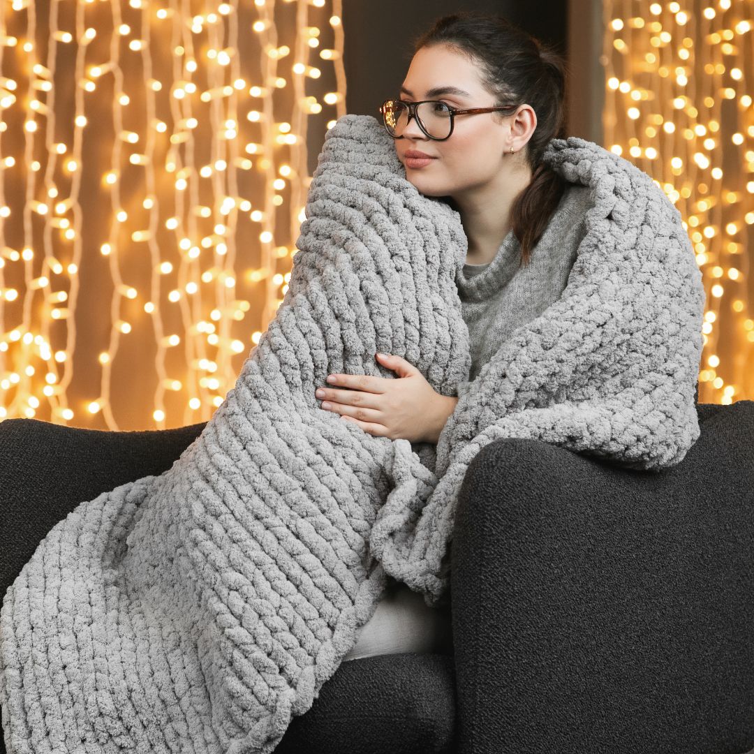 Handgestrickte Chenille Kuscheldecke - KomfortKissen.de